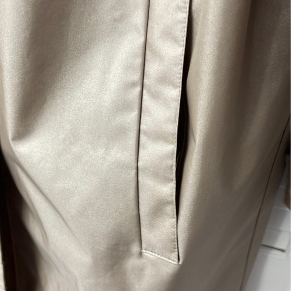 EUC David Benjamin Trench Coat (like new) - Picture 12 of 12